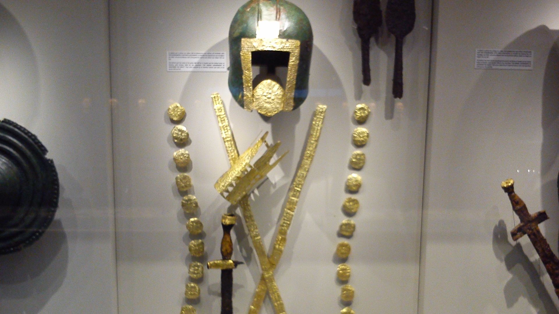 File:Royal tomb Aigai.jpg