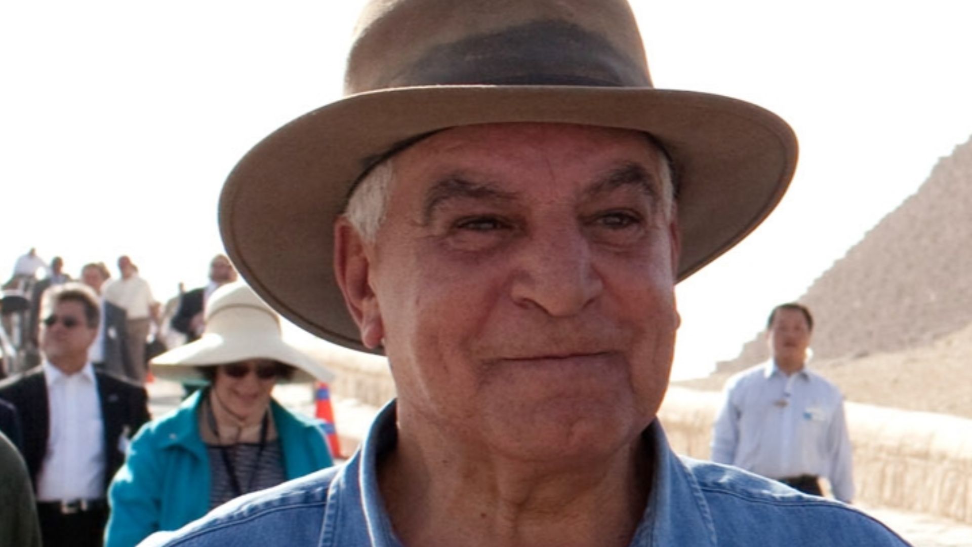 File:Hawass.jpg