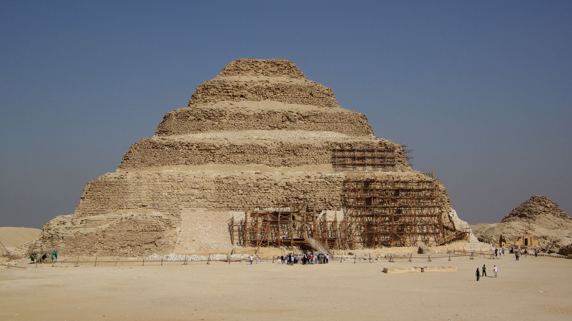 File:Saqqara BW 5.jpg