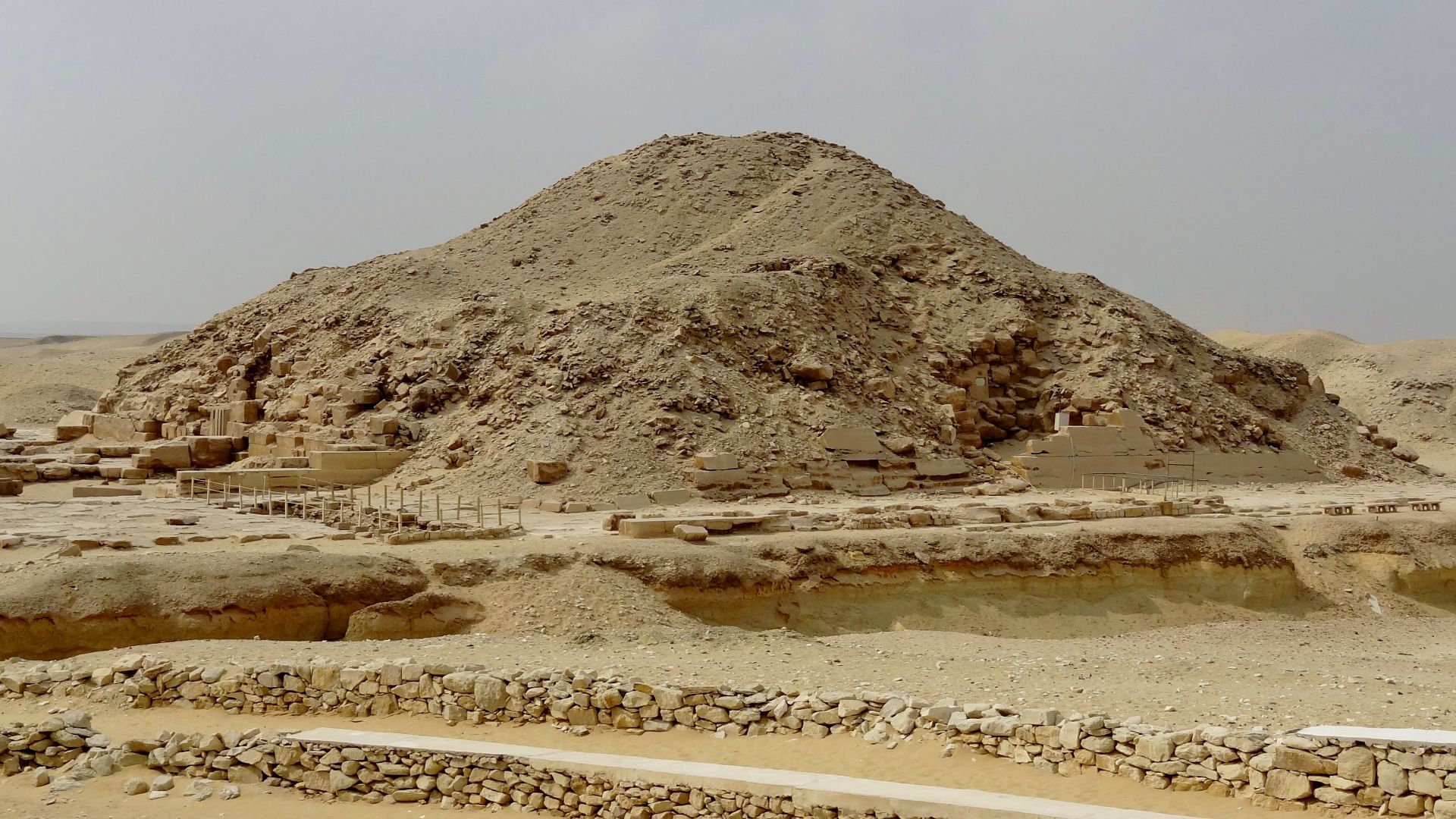File:Unas-Pyramide (Sakkara) 13.jpg