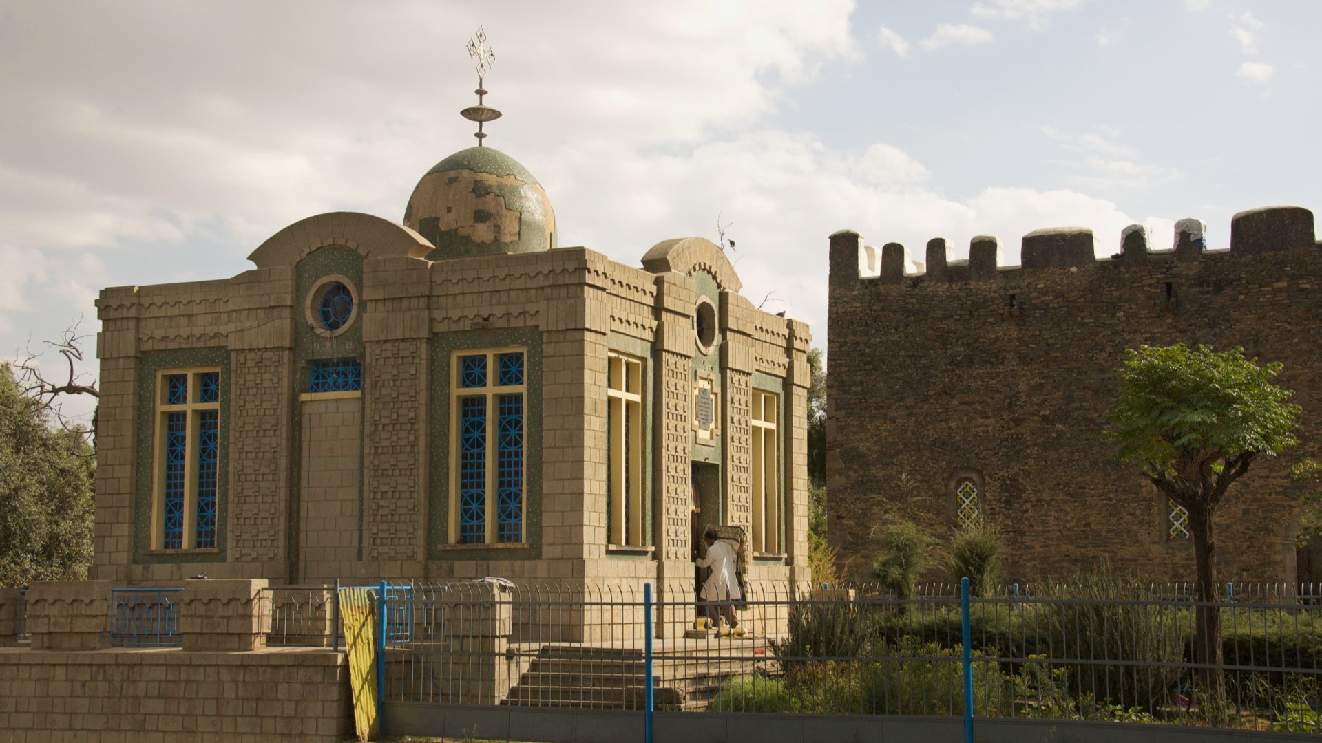 File:The Chapel Of The Tablet, Axum, Ethiopia (2842610803).jpg