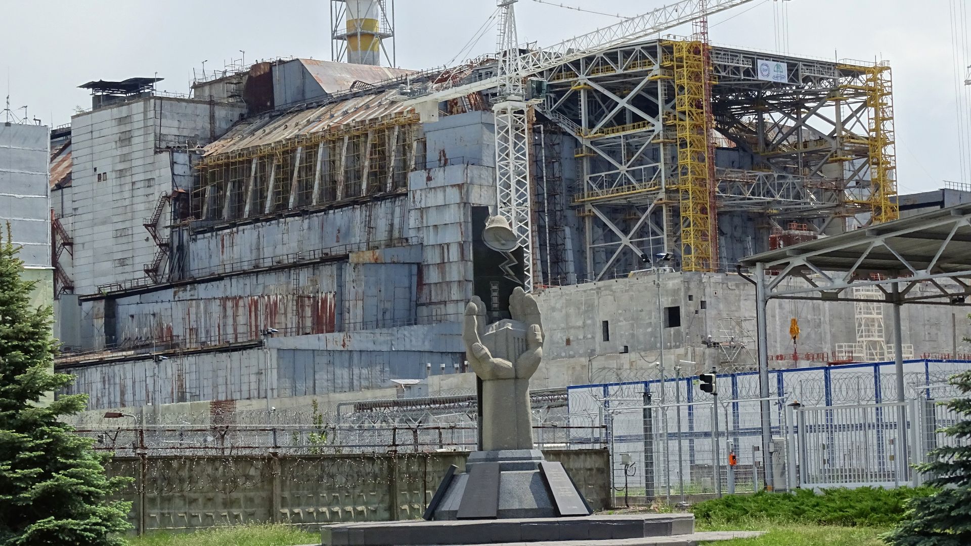 File:Chernobyl Reactor 4 - Where Disaster Occurred - Chernobyl Exclusion Zone - Northern Ukraine - 03 (27031434071).jpg