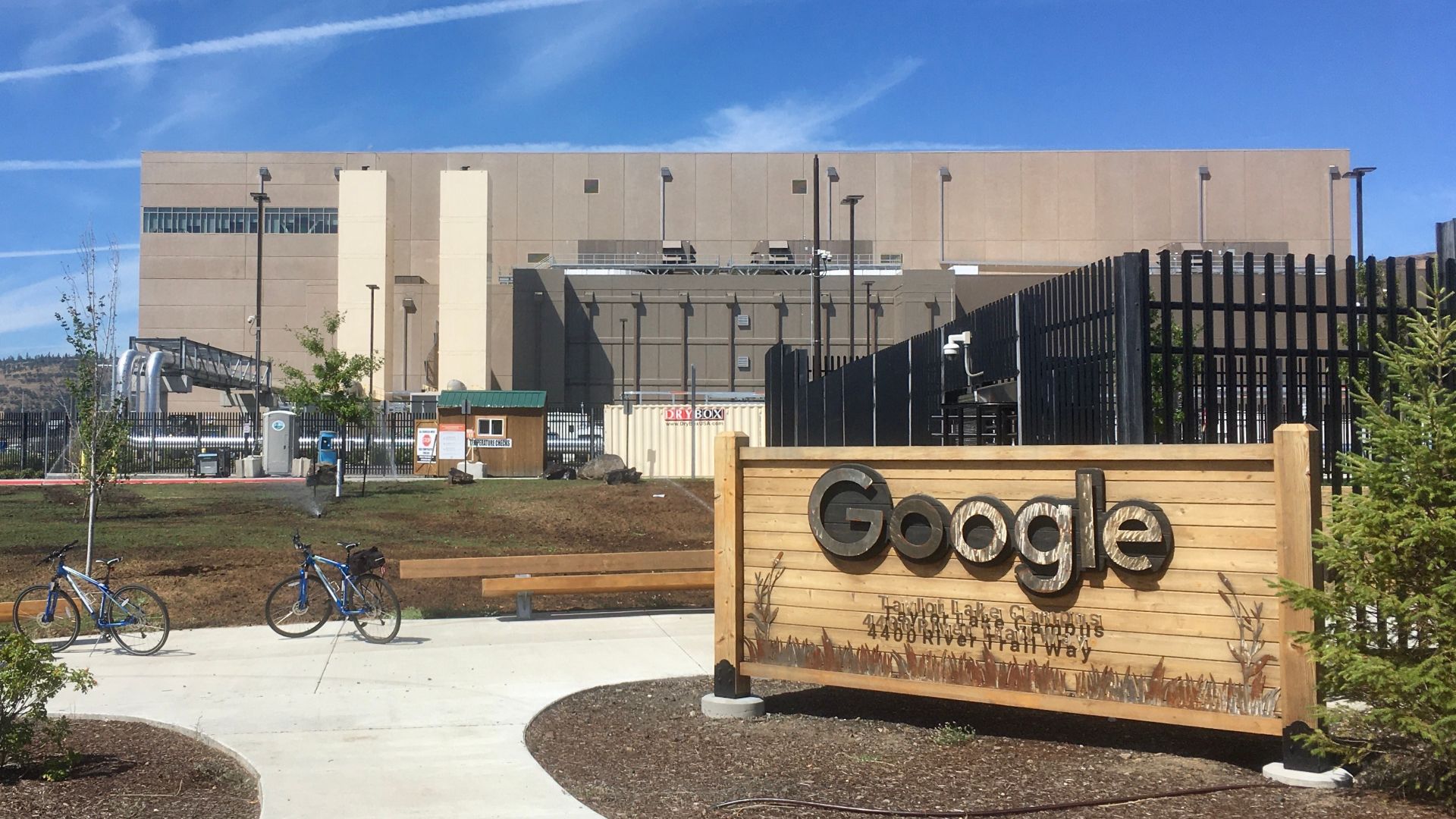 File:Google data center.jpg