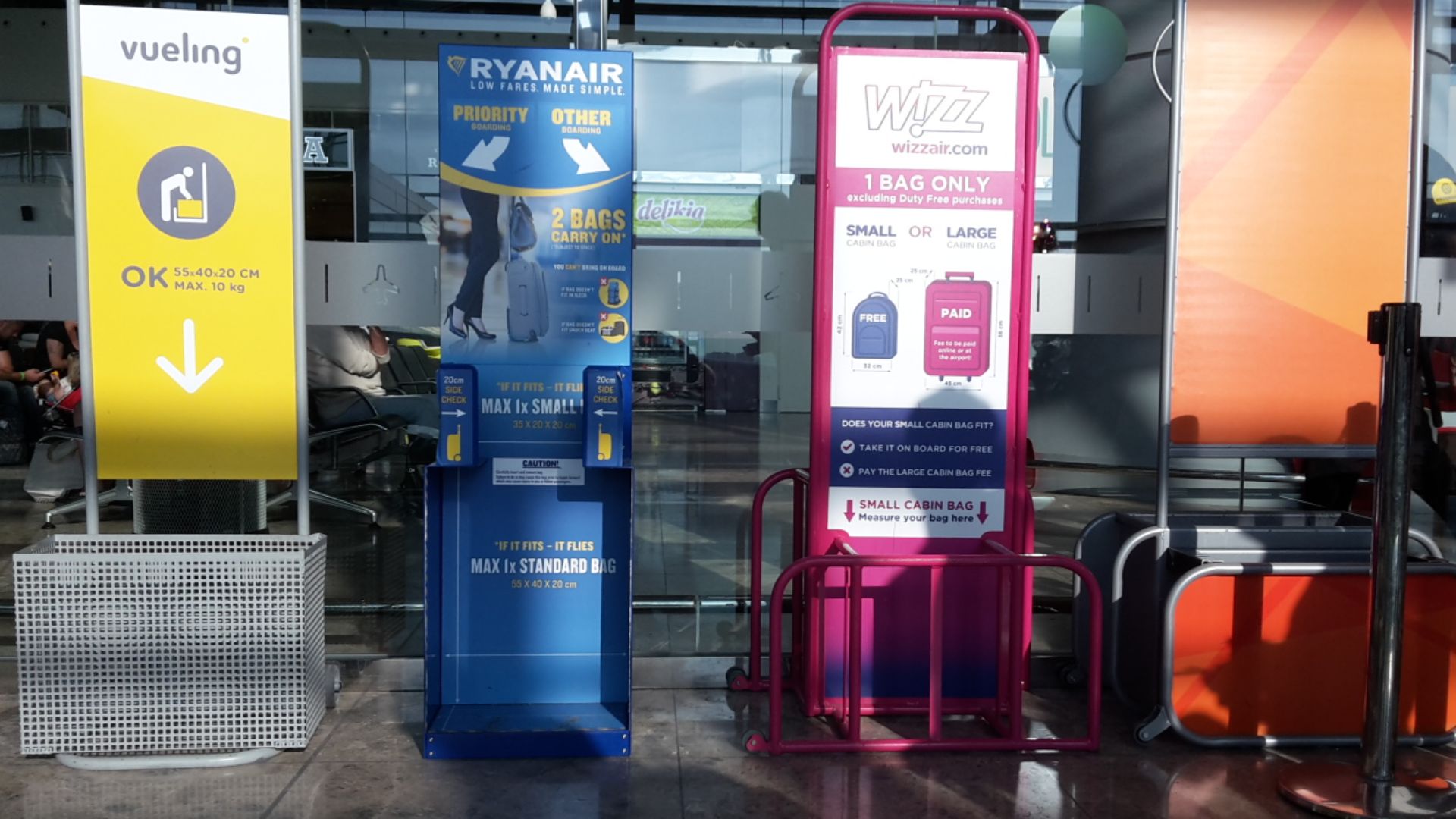 File:Handbagage bakken.jpg