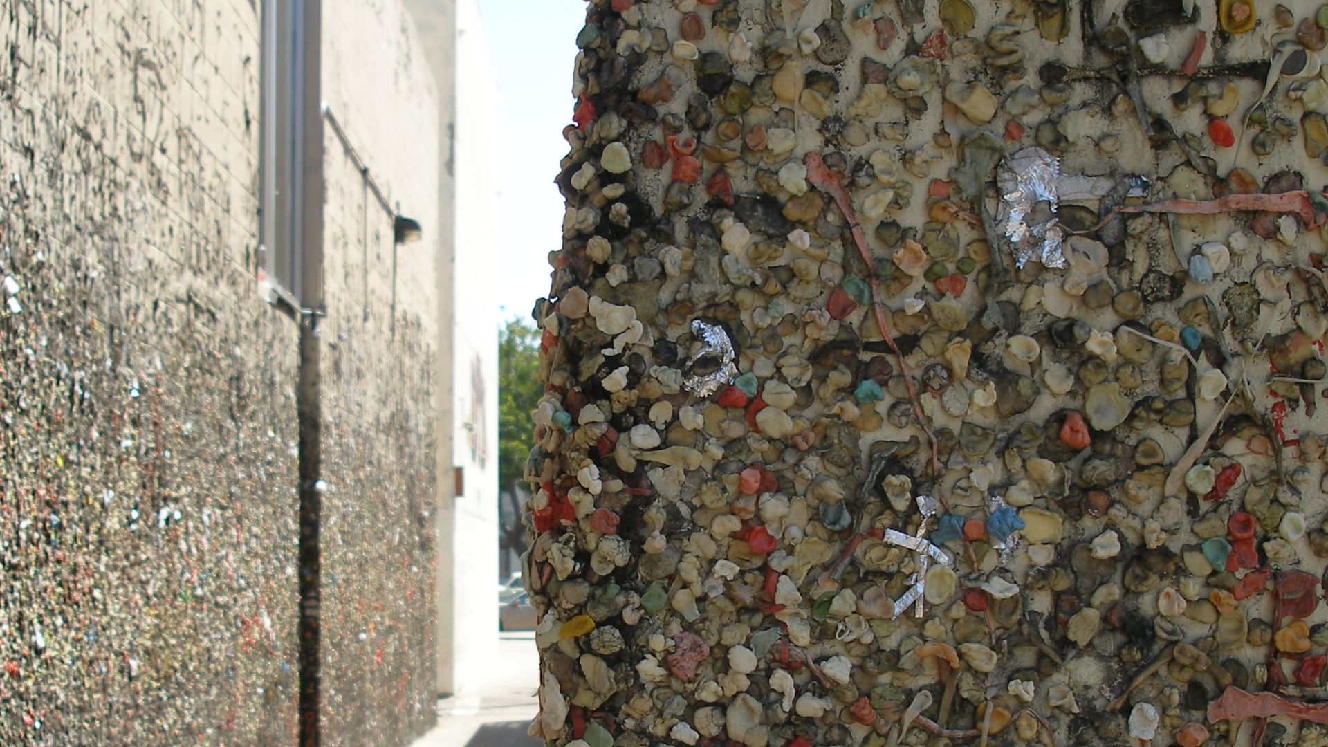 File:Walls in Bubblegum Alley, San Luis Obispo.jpg