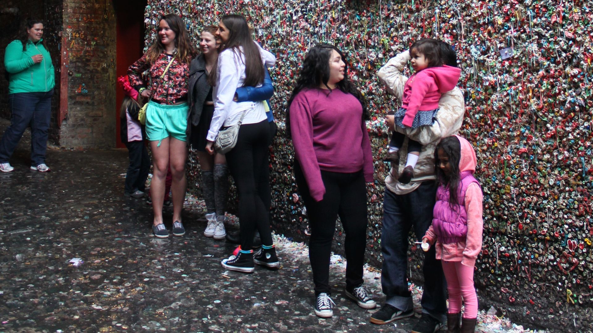File:Seattle- Gum Wall - 13992004294.jpg