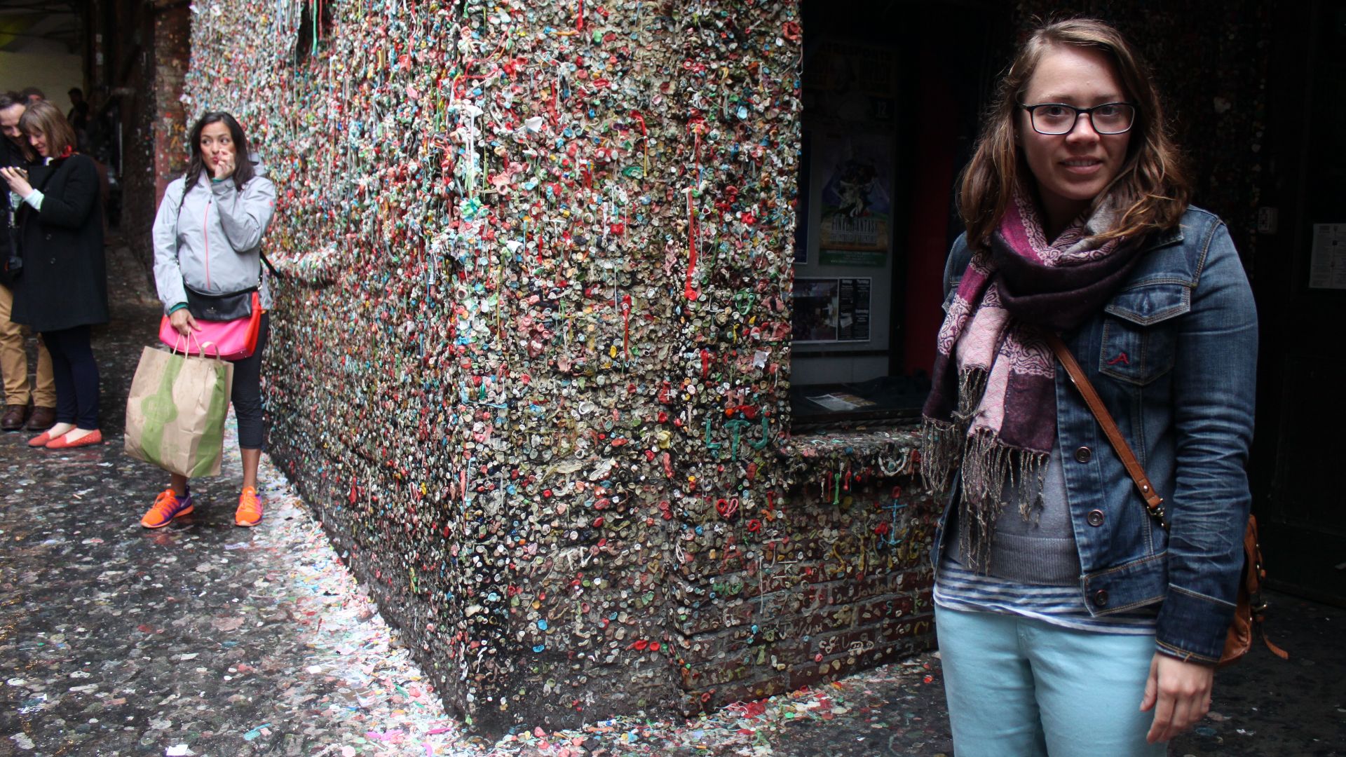 File:Seattle- Gum Wall - 13988385871.jpg