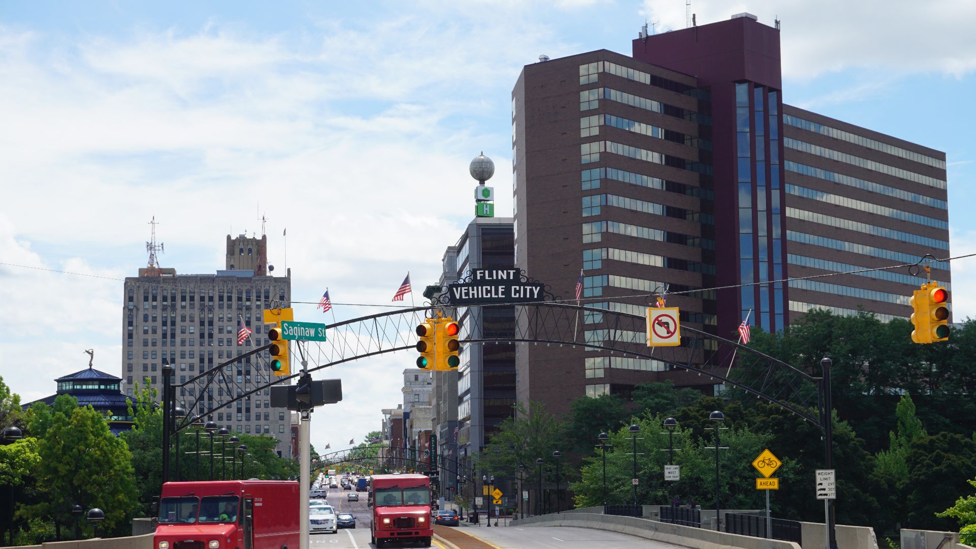 File:Flint July 2018 04 (Saginaw Street).jpg