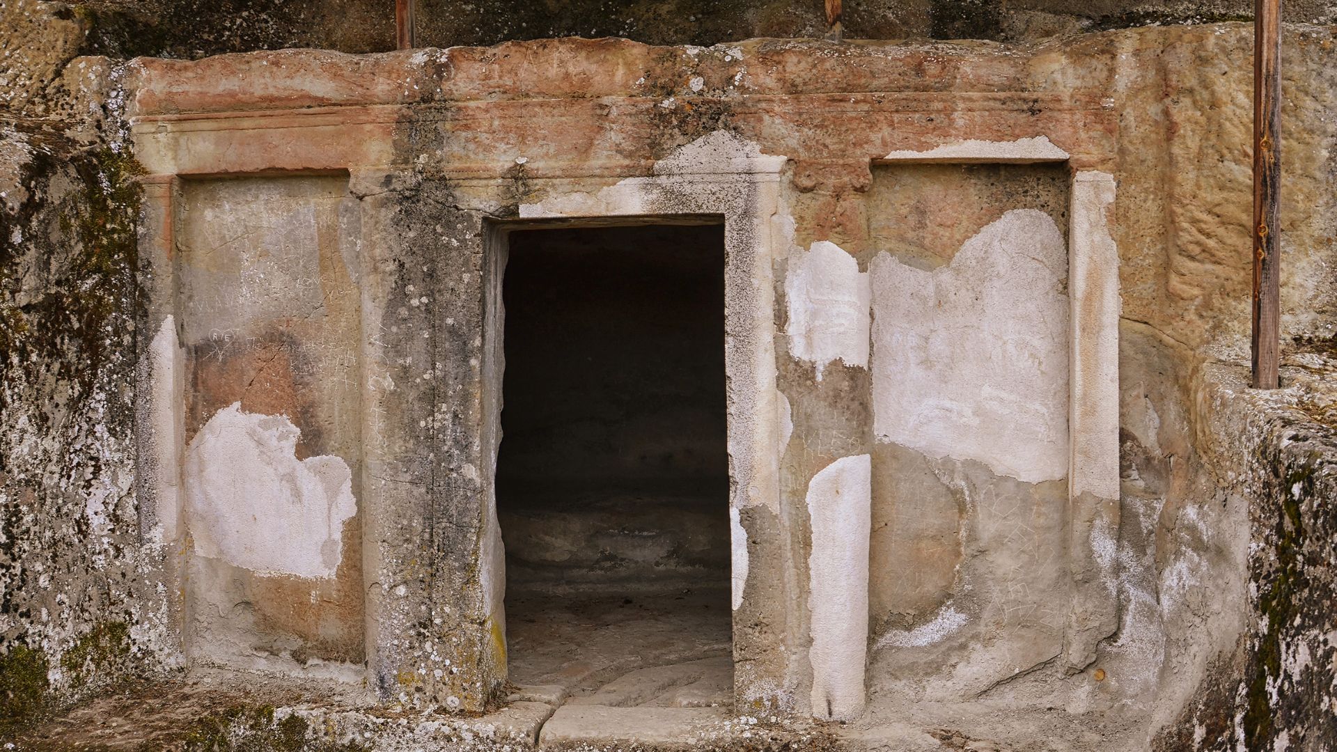 File:Selca e Poshtme, Albania – Monumental antique tombs 2018 03.jpg