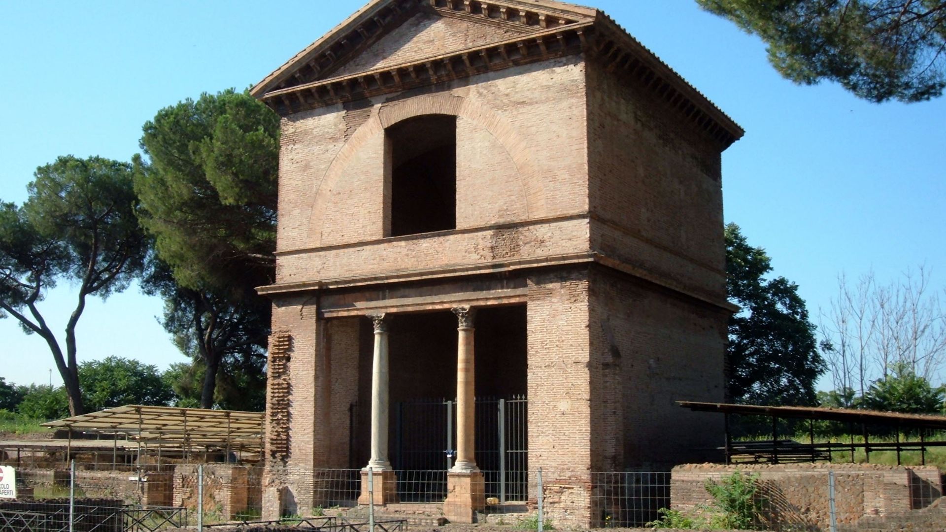 File:Parco Tombe della Via Latina 11.JPG