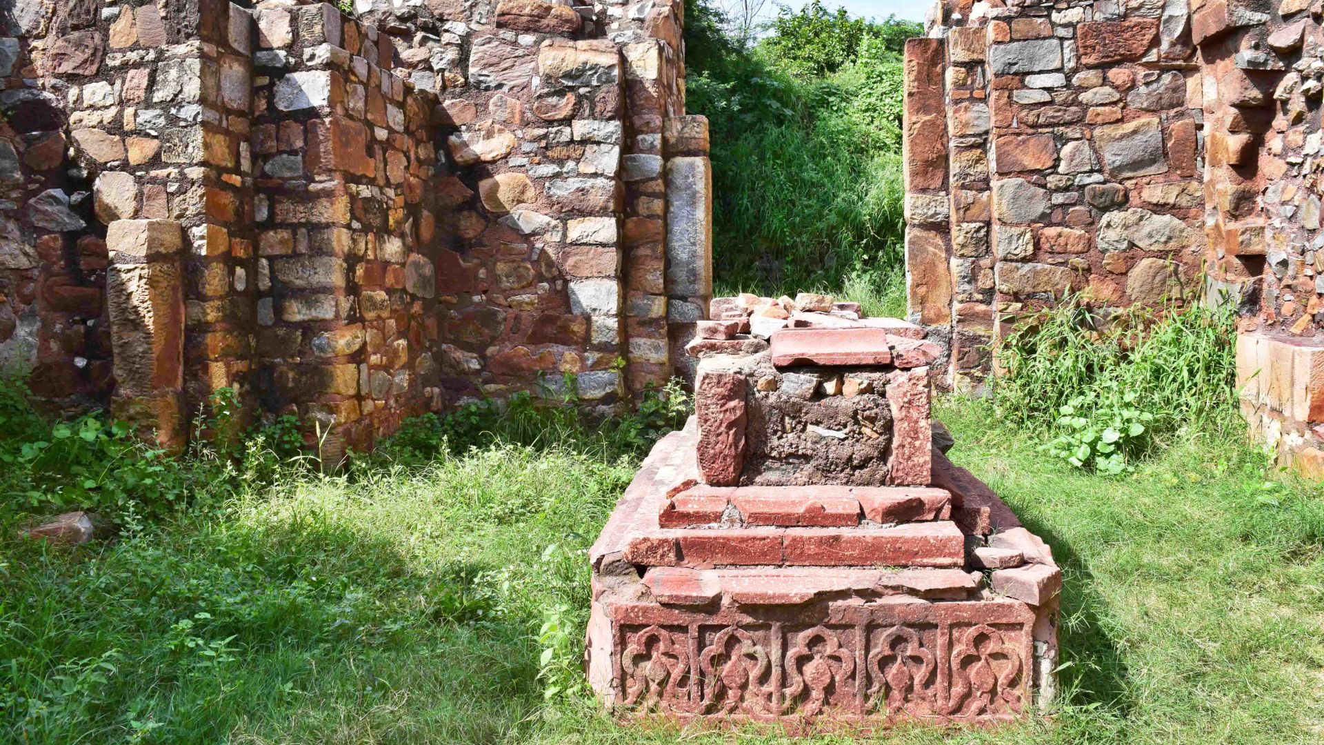File:Balban Khan's Tomb 066.jpg