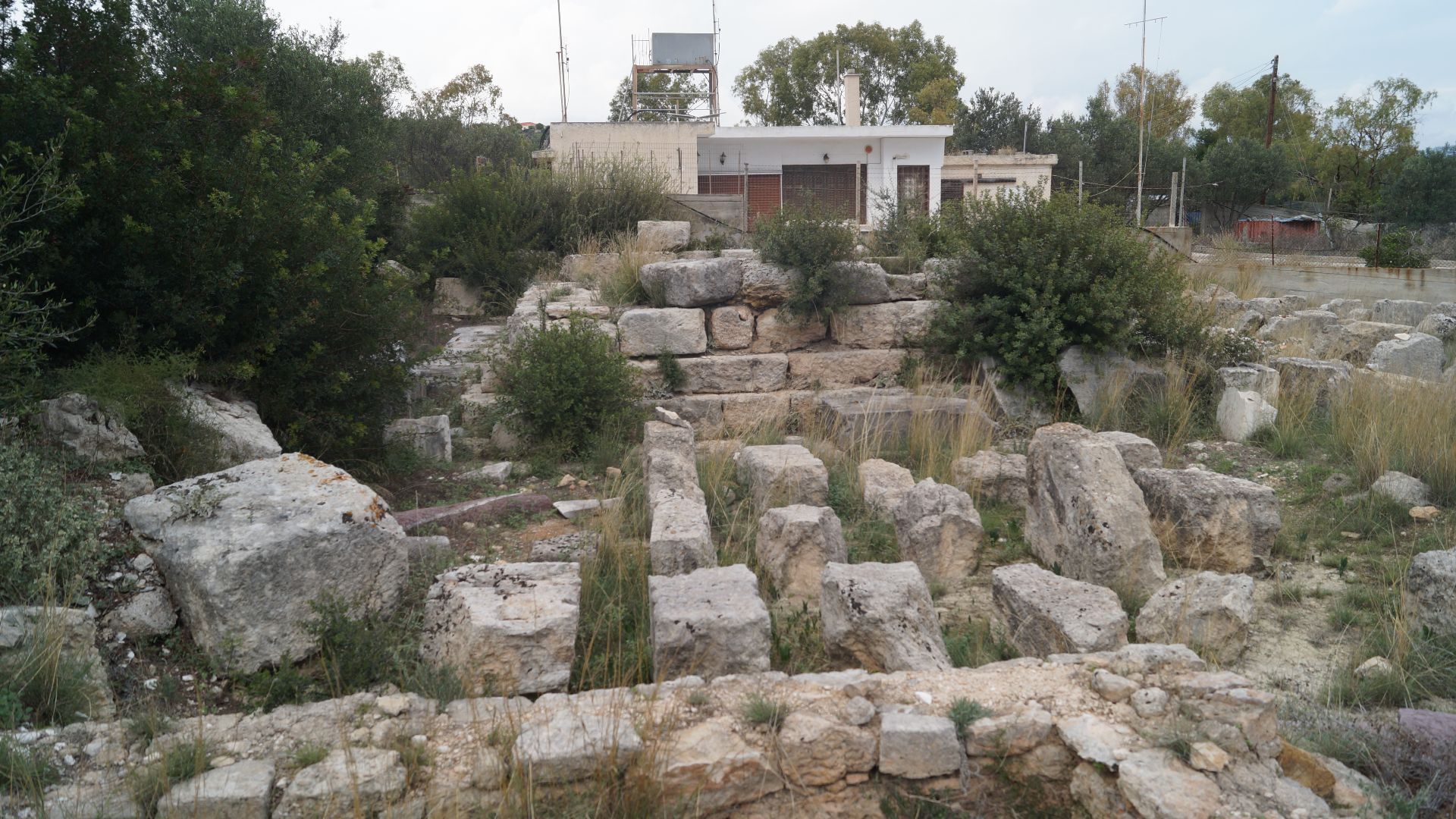 File:Monumental Roman Tomb at Kenchreai 02.JPG