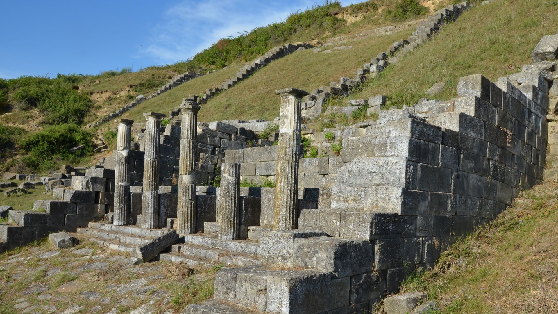 File:Nymphaeum in Apollonia, Albania 01.jpg
