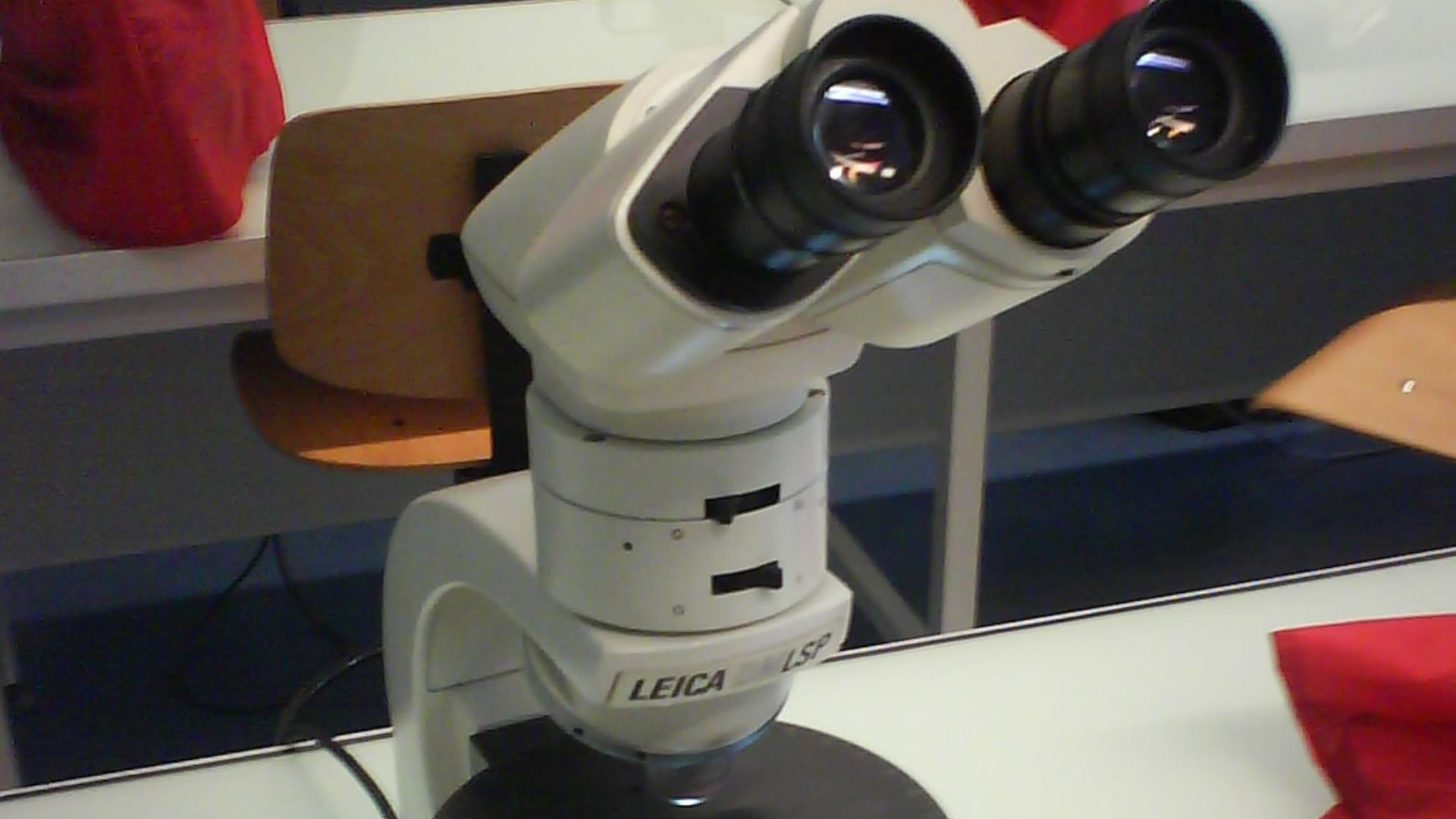 File:Leica petrographic microscope.jpg