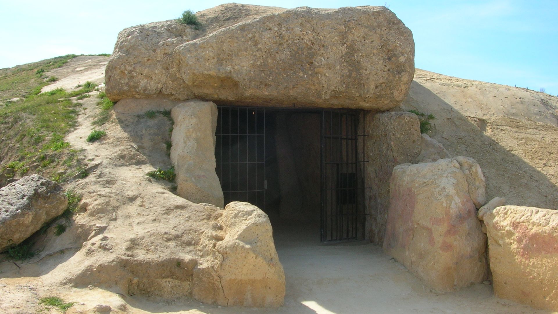 File:Dolmen de Menga Antequera.JPG