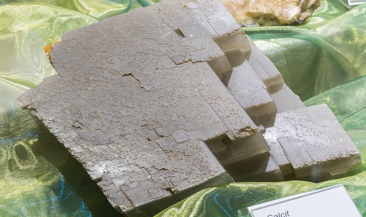 File:Calcite. Lemerva, USA-8831.jpg