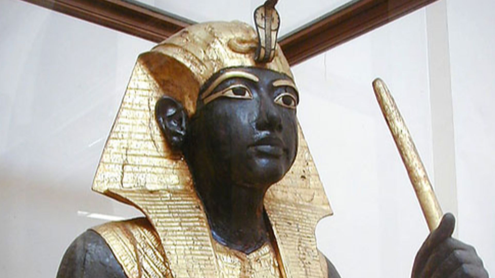 File:Tutanhkamun tomb statue.jpg