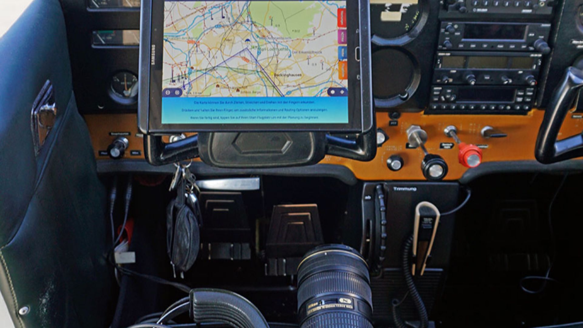 File:Ausrüstung Luftbildarchäologie.jpg