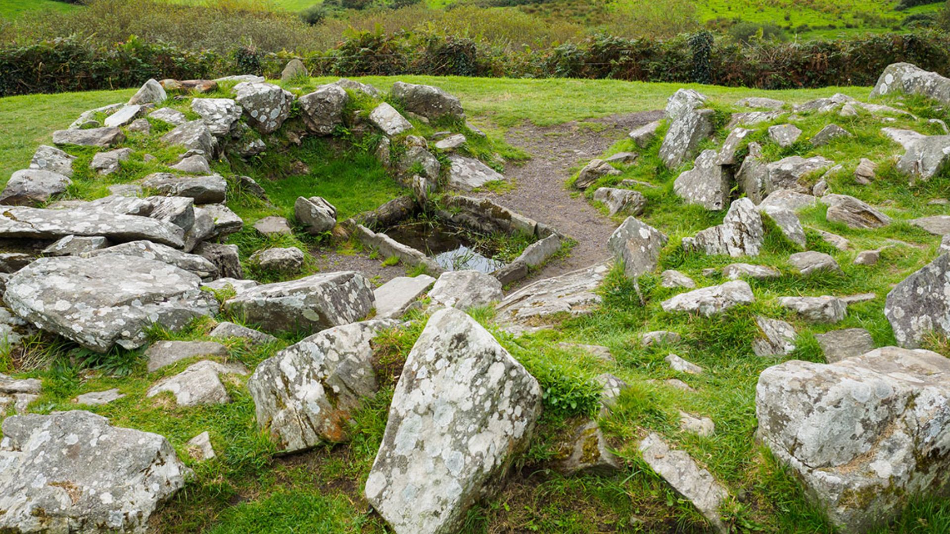 File:Fulacht Fiadh at Drombeg Stone Circle County Cork, Ireland.jpg