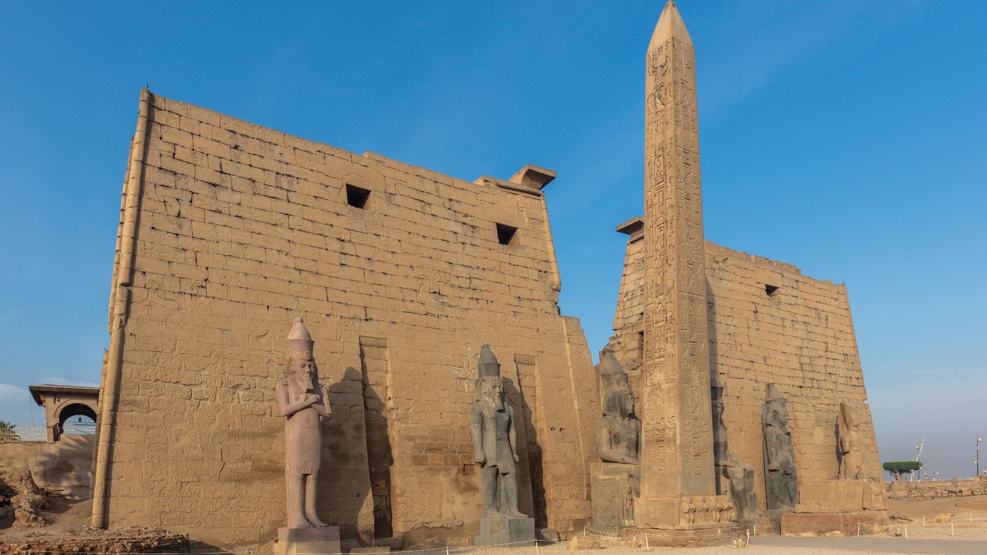 File:Templo de Luxor, Luxor, Egipto, 2022-04-01, DD 01.jpg