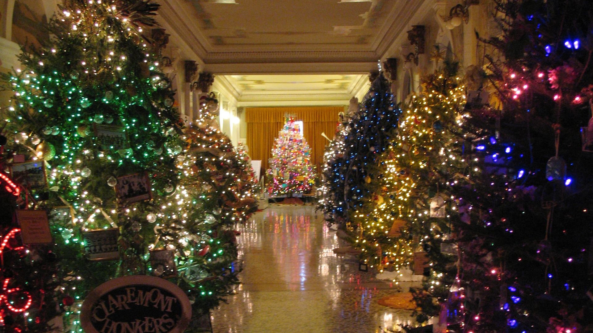 File:South Dakota Capitol Christmas trees.JPG