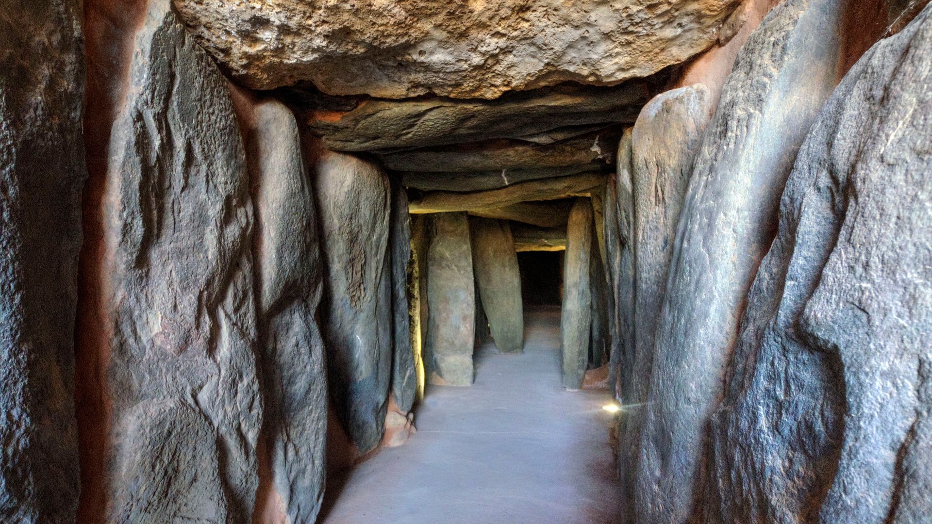 File:Dolmen de Soto de Trigueros (48732082068).jpg