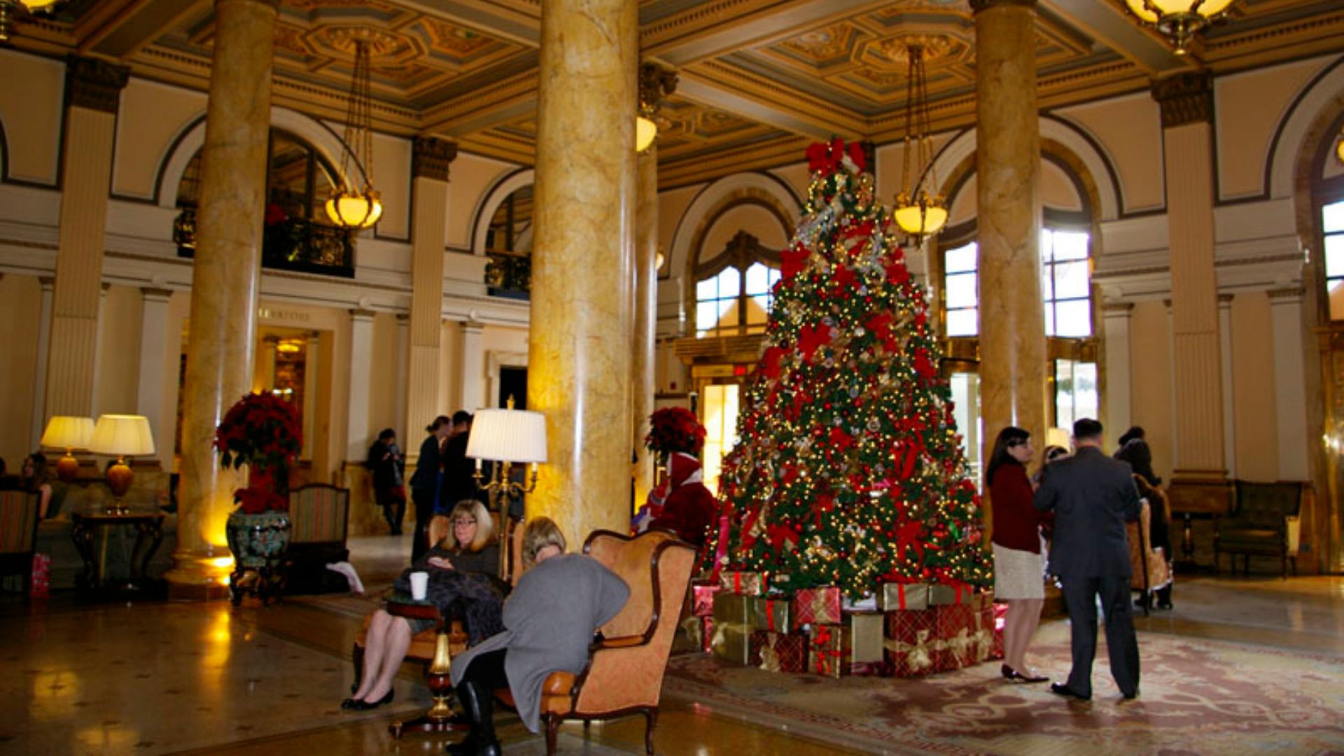 File:Willard InterContinental Washington Hotel Lobby, Christmas 2014.jpg