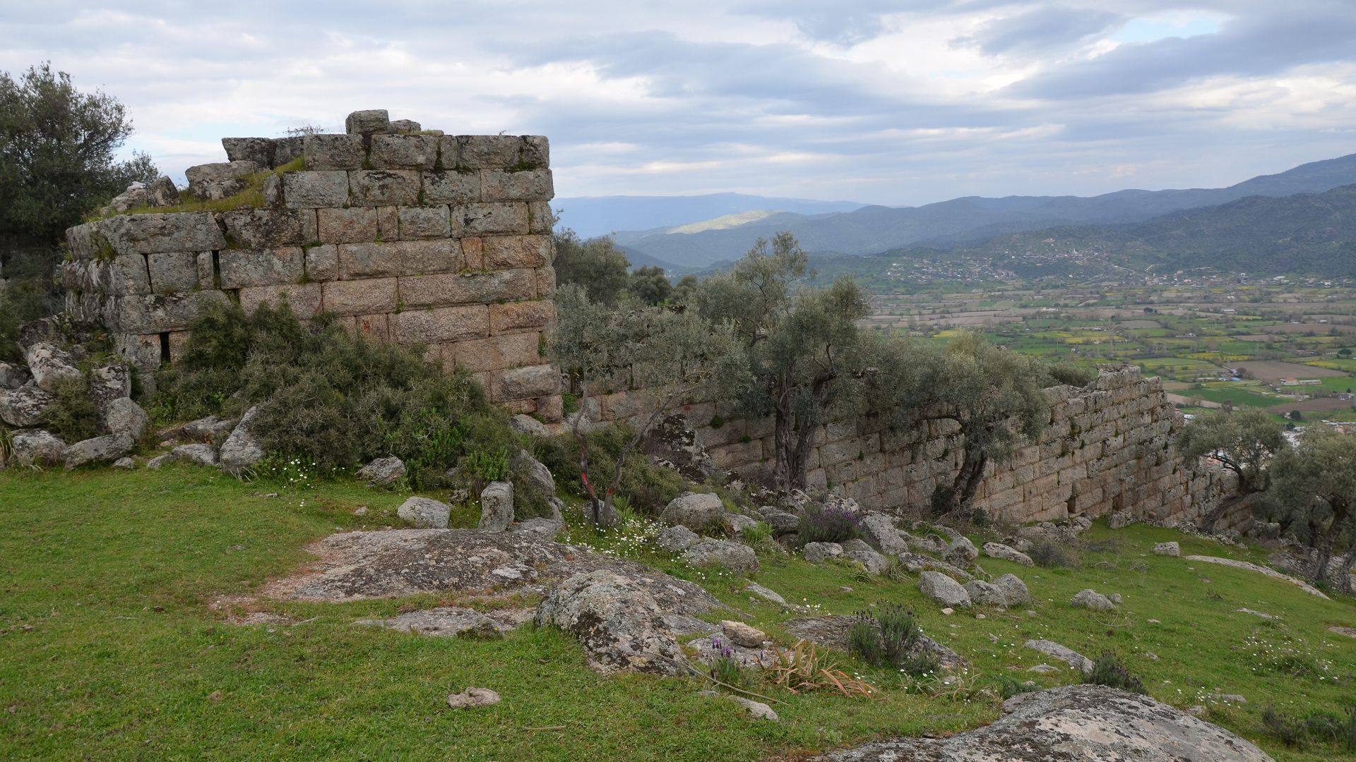 File:The Hellenistic city walls, Alinda, Caria, Turkey (20709059530).jpg