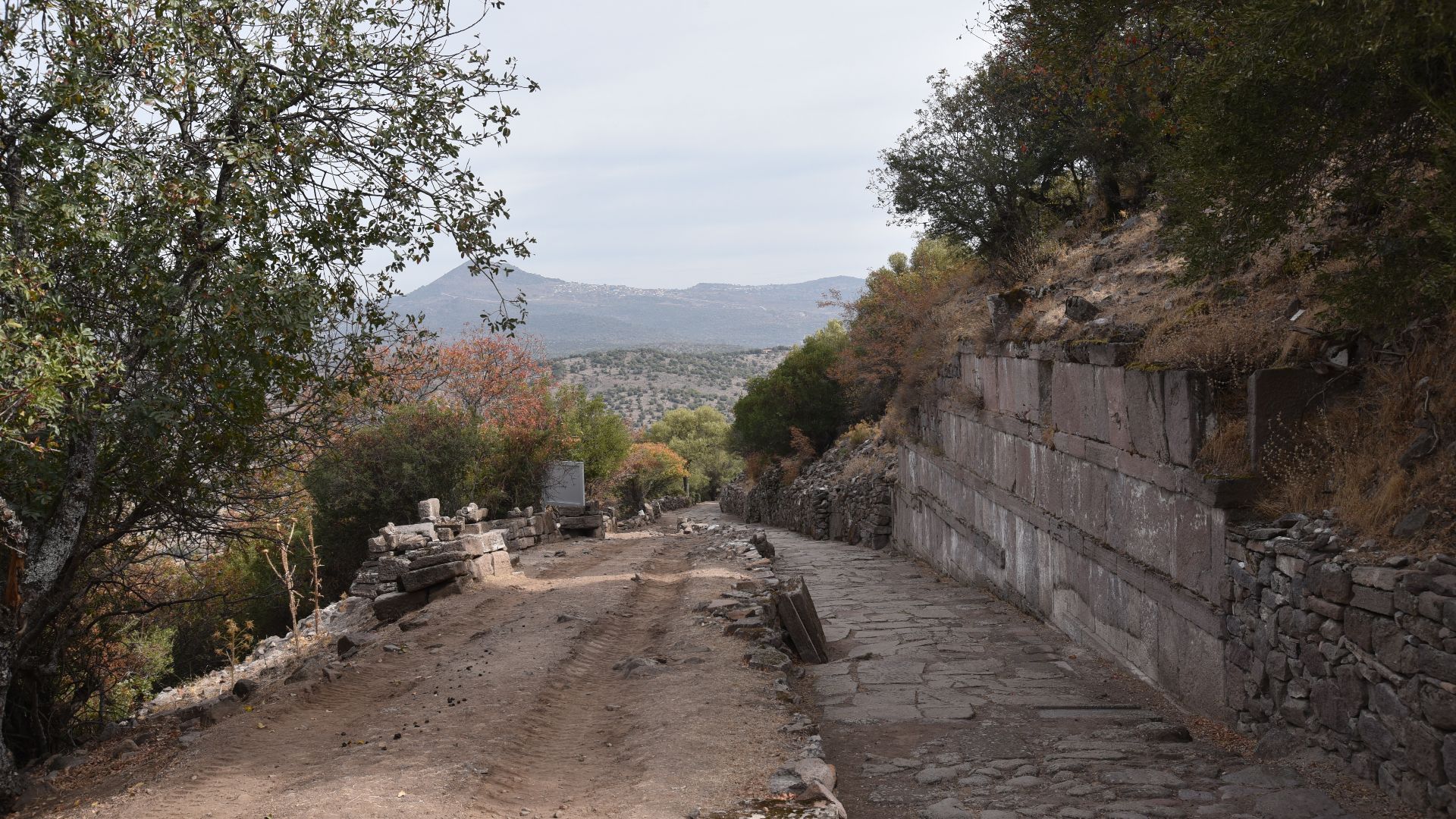 File:Aigai, Aeolis, Turkey - 53785331425.jpg