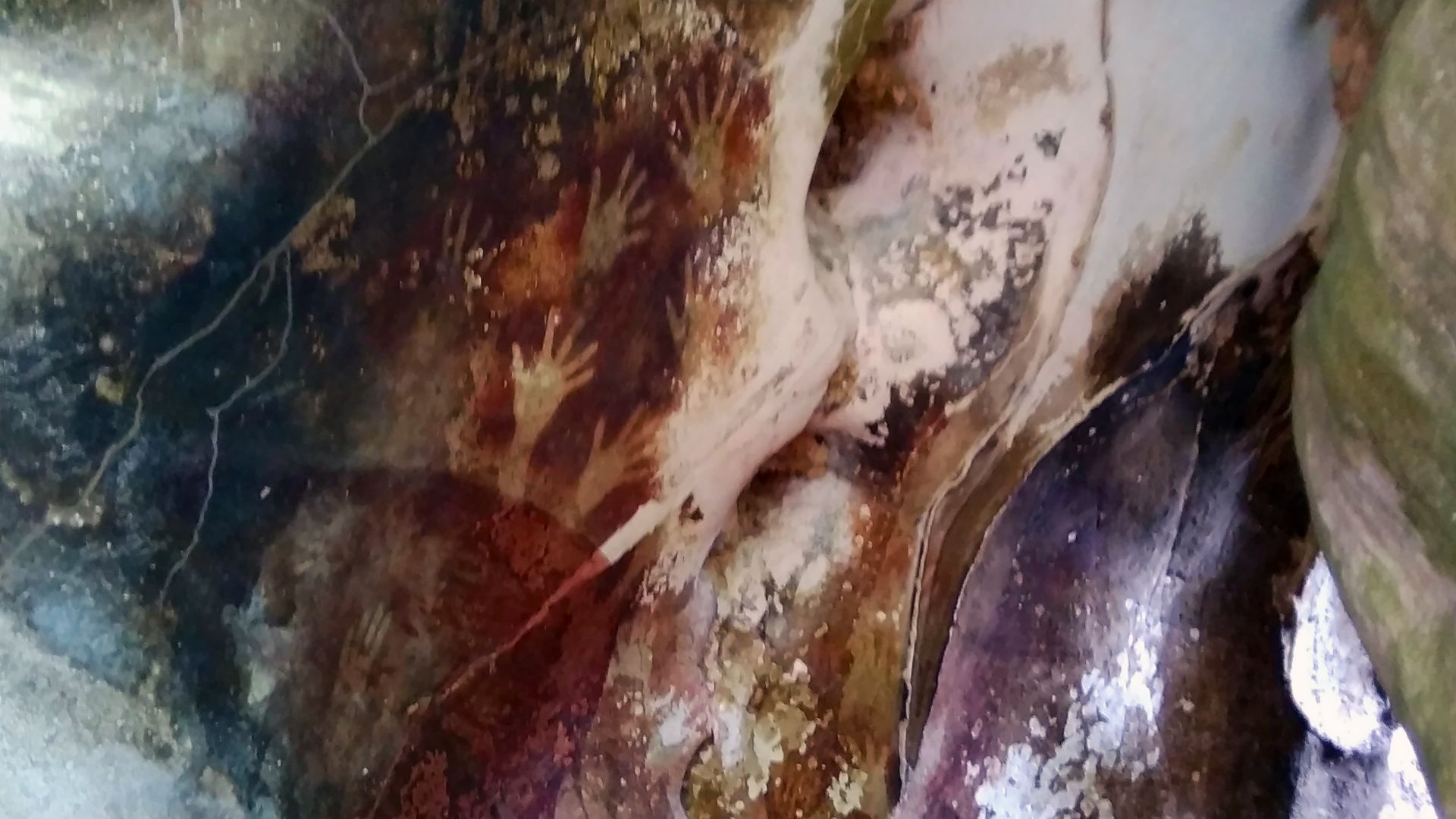 File:Hand print paintings in Pettakere Cave, Maros.jpg