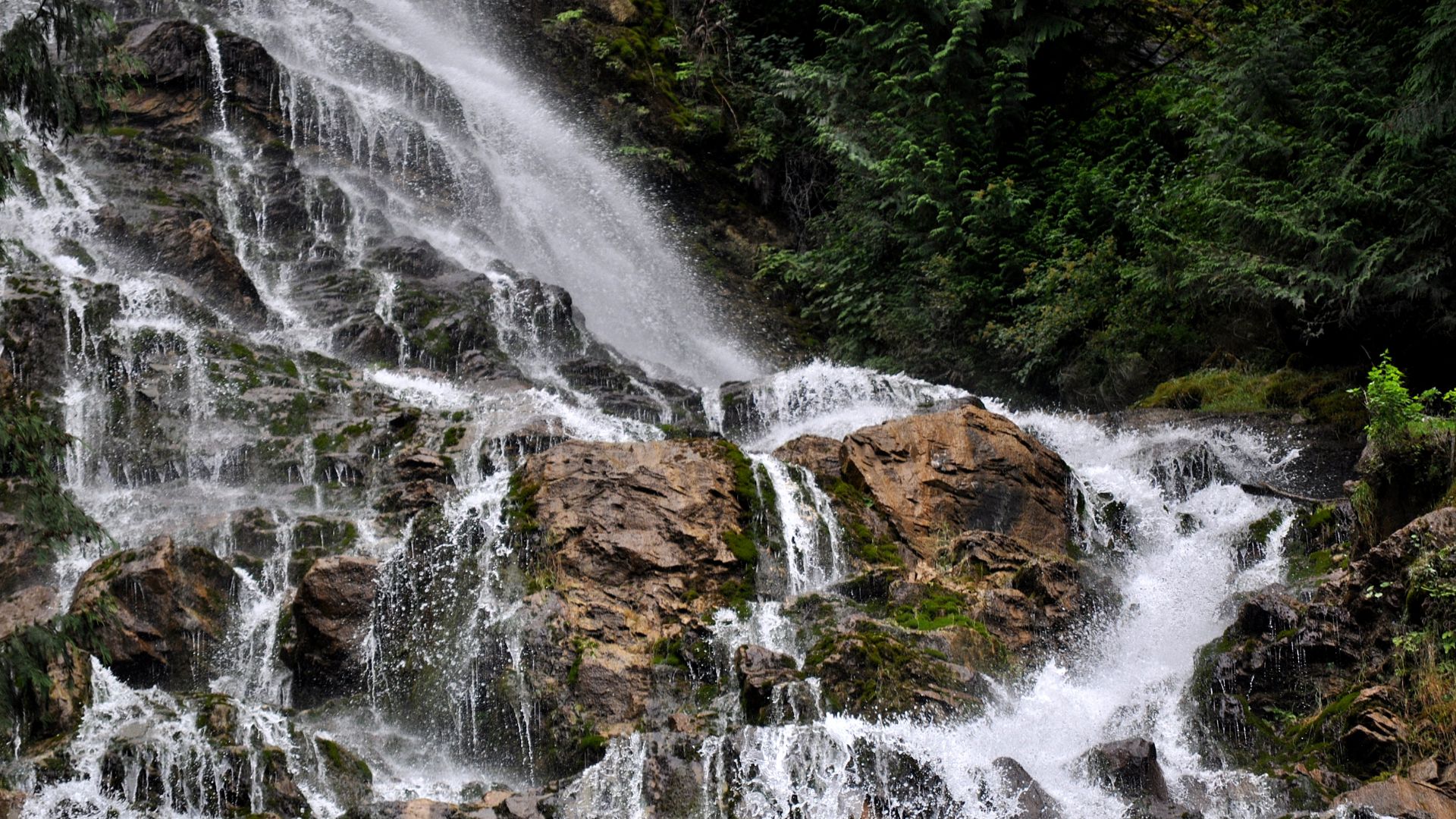 File:Water cascades at Bridal Veil Falls.JPG