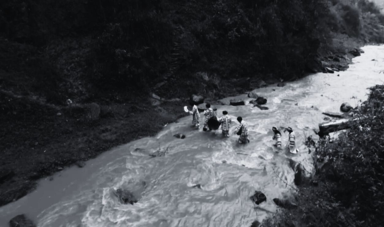 Screenshot from Mysterious Hanging Coffins of China (2008)