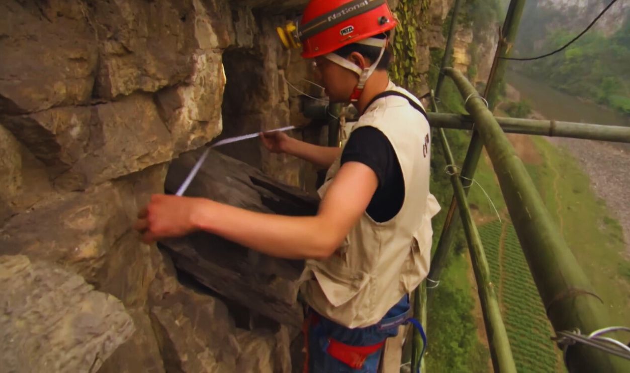  Screenshot from Mysterious Hanging Coffins of China (2008)