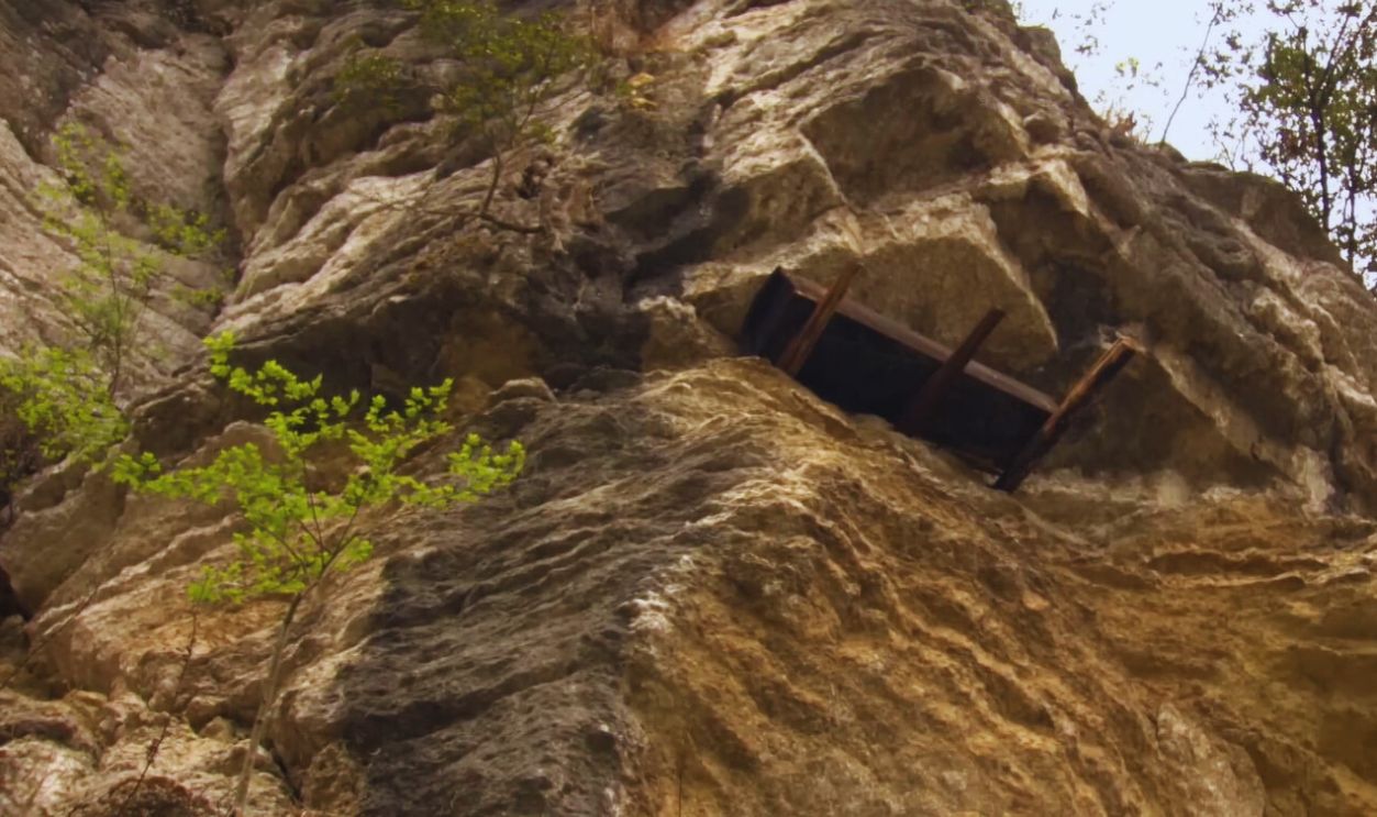  Screenshot from Mysterious Hanging Coffins of China (2008)