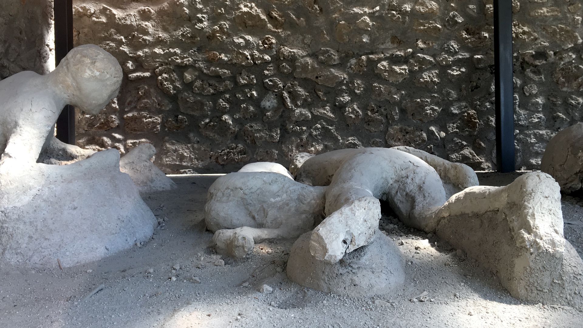 File:Fuggiaschi Pompeya 02.jpg