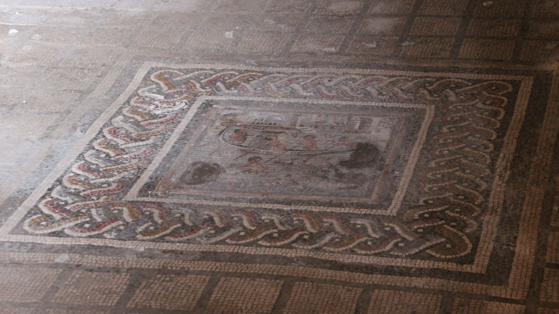 File:Inside a Pompeii Villa - mosaic tiles (24123124336).jpg
