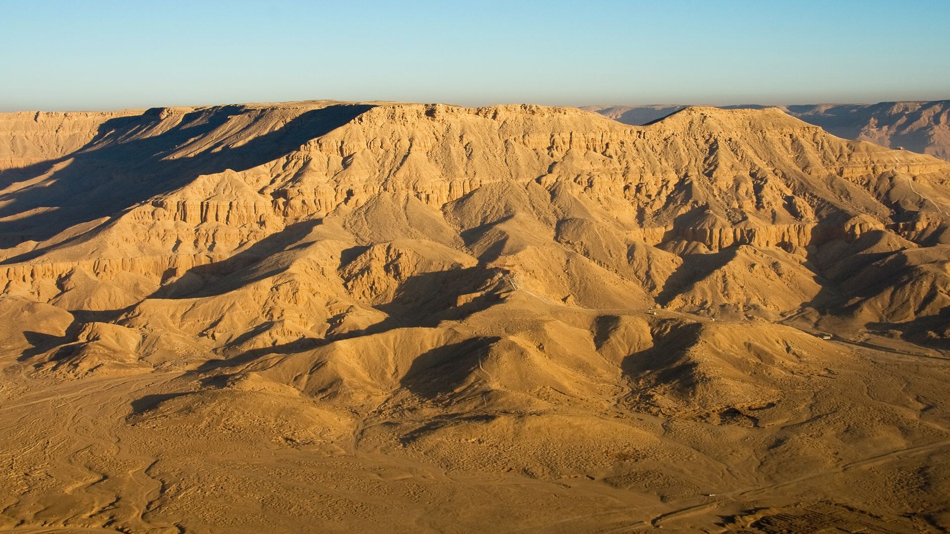 File:Egypt’s Desert Mountains 2009a.jpg