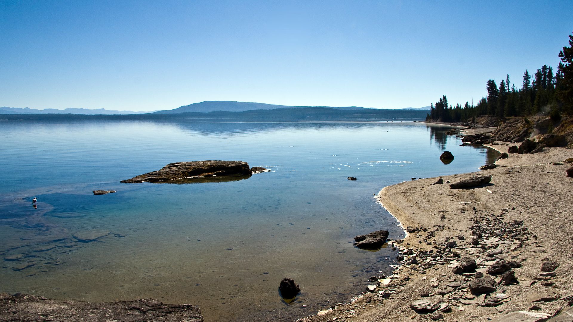 File:Yellowstone Lake West Thumb YNP1.jpg