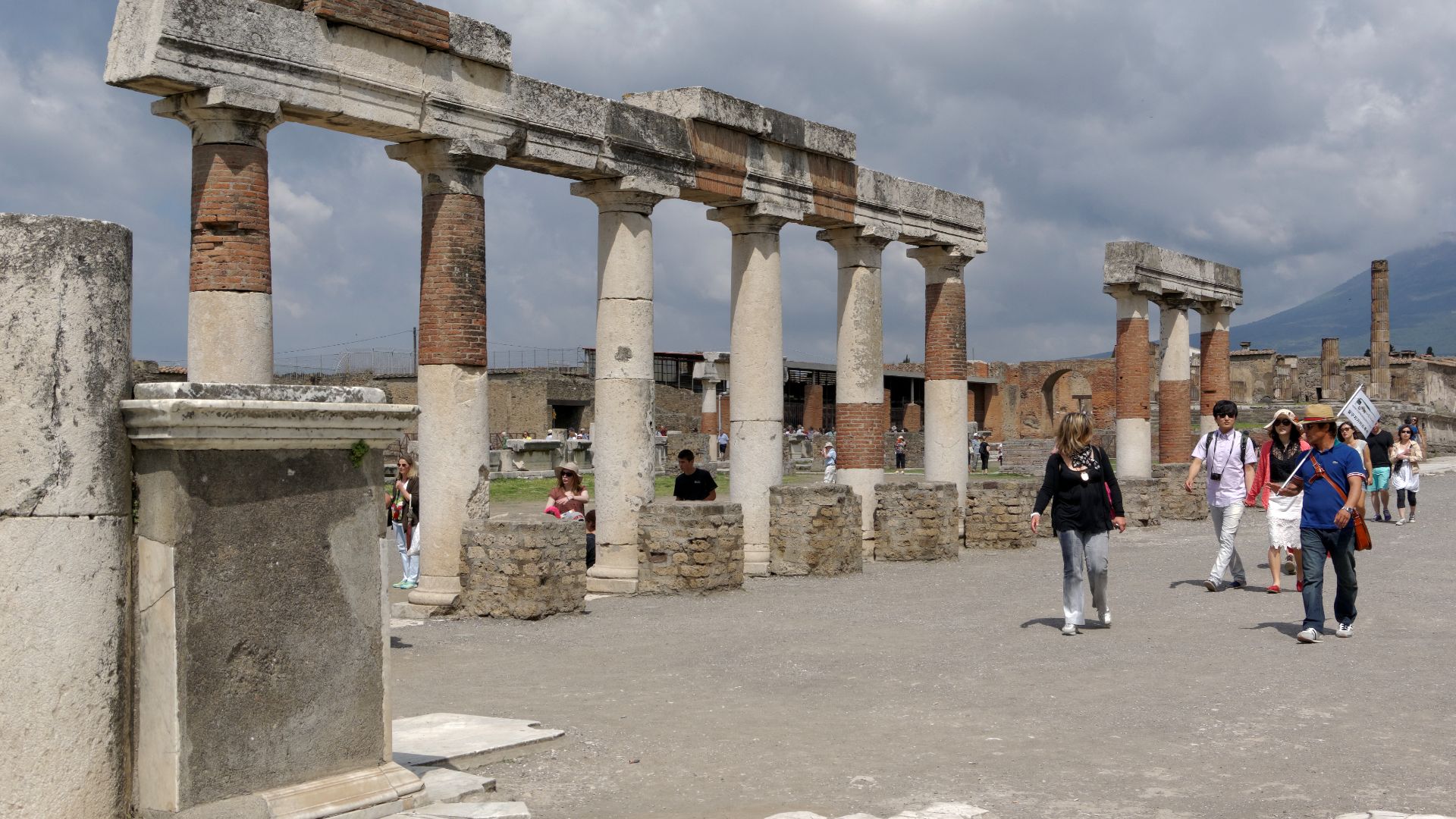 File:Pompeii BW 2013-05-13 11-06-28.jpg