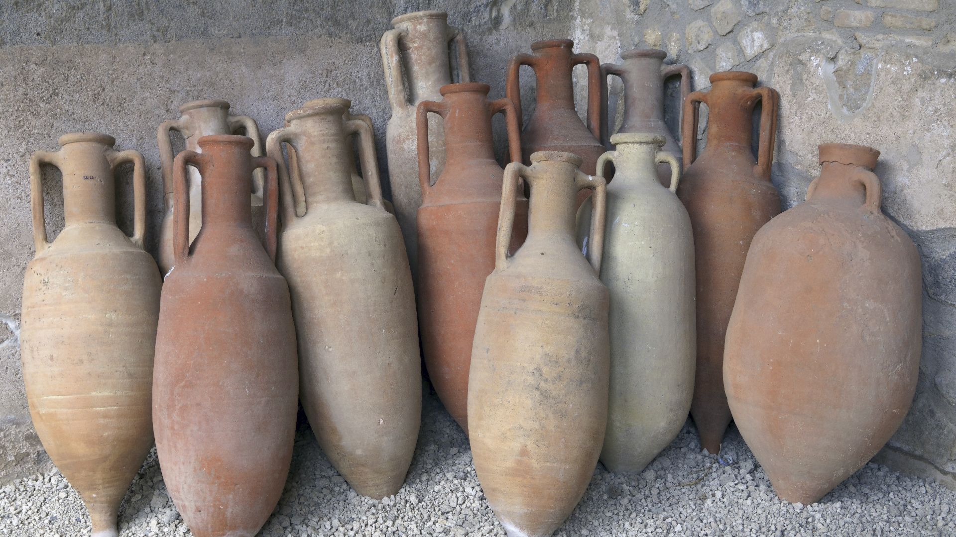 File:Ancient Roman amphoras in Pompeii.jpg