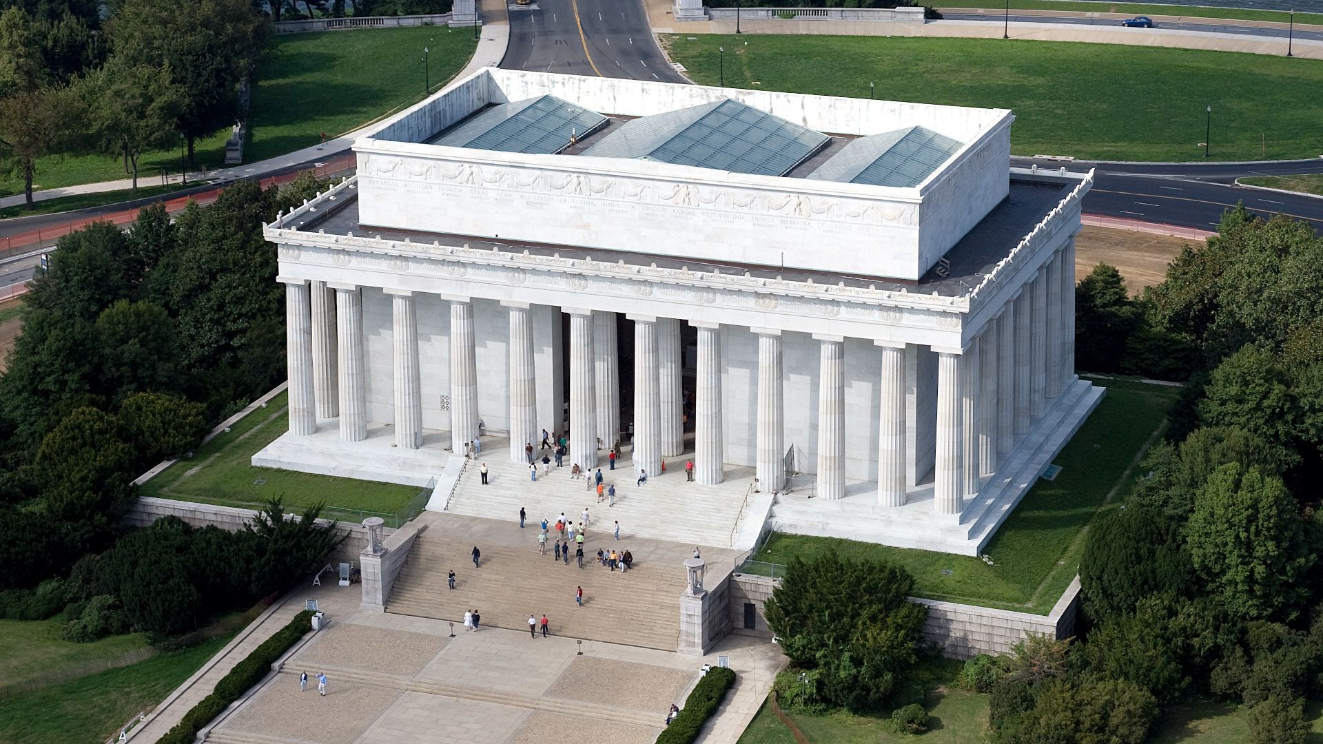 File:Aerial view of Lincoln Memorial - east side.jpg
