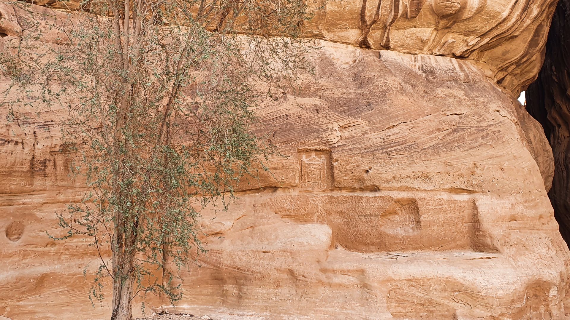 File:Ritual niches, Jabal Ithlib, Hegra (Madain Salih), Saudi Arabia.jpg