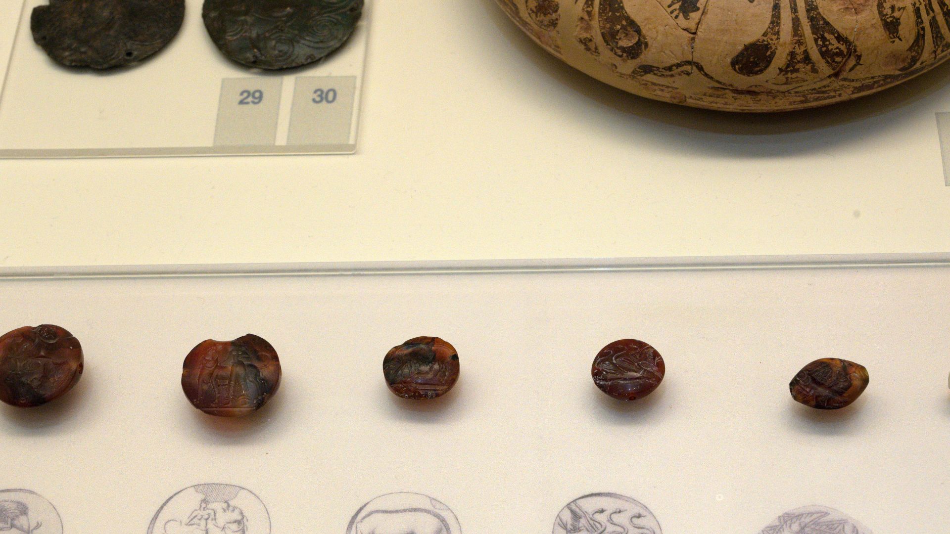 File:Carnelian sealstones, 15 th century BC, AM of Nafplio, 202220.jpg
