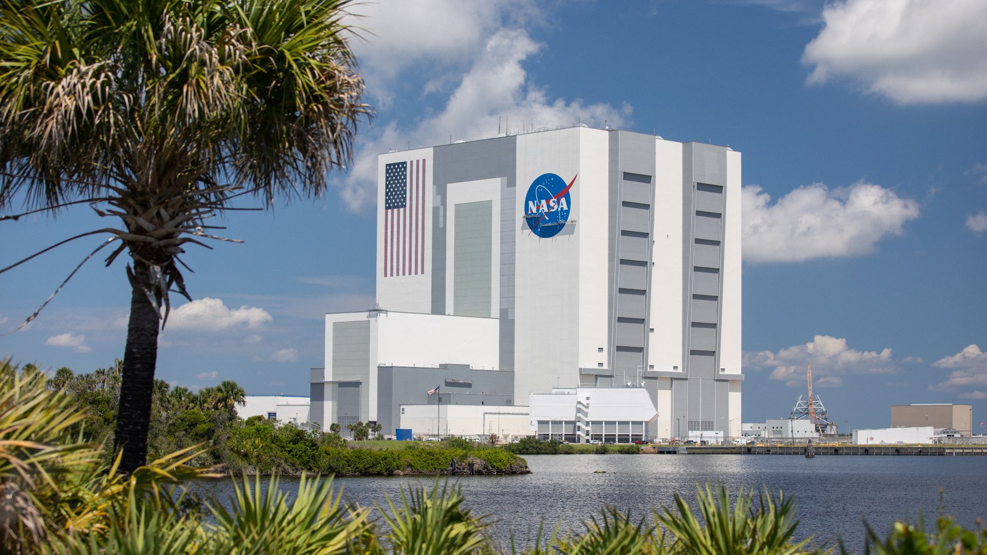 File:A view of the Vehicle Assembly Building (VAB) at NASA’s Kennedy Space Center in Florida on June 22, 2020.jpg