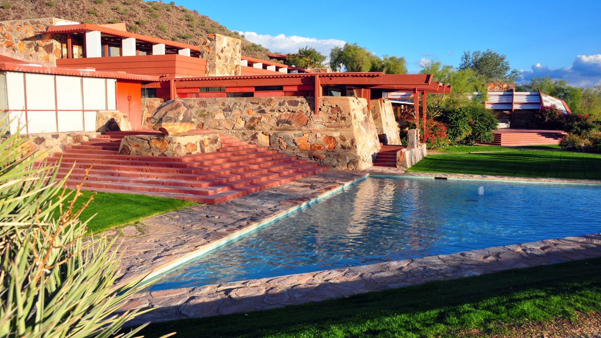 File:TaliesinWest2010.JPG