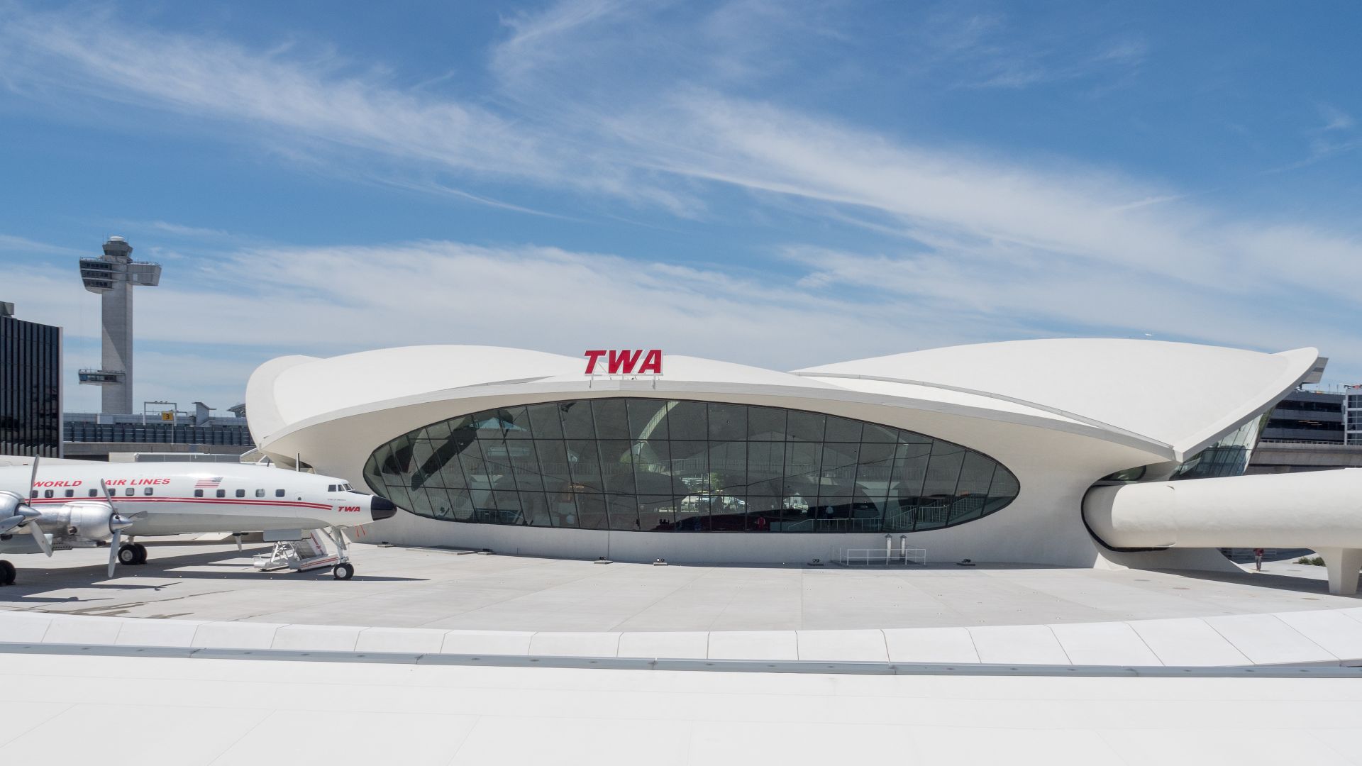 File:TWA Hotel at JFK Airport, New York City 20190521-jag9889.jpg