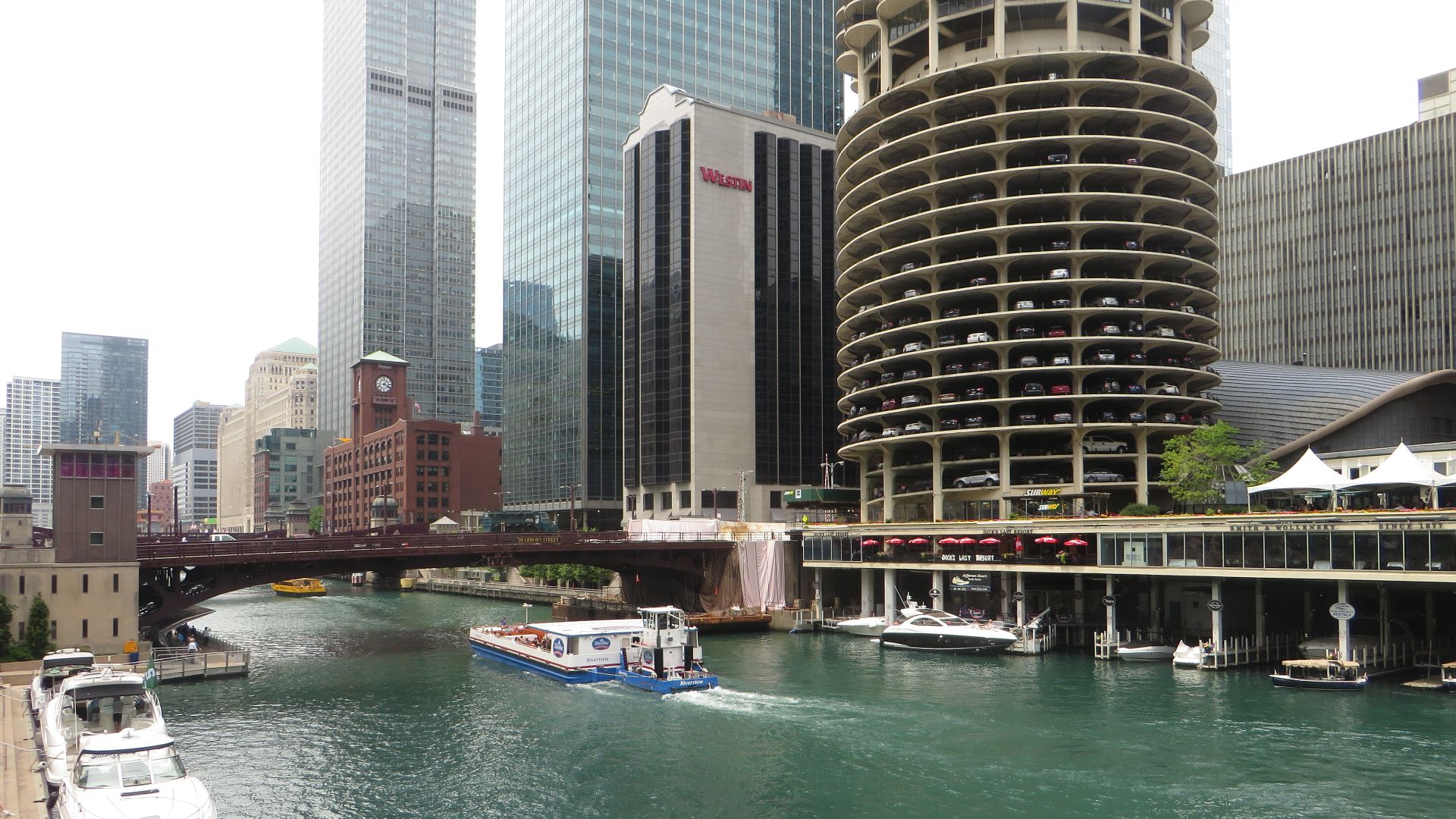 File:Marina City Towers, Chicago, Illinois (42659470154).jpg