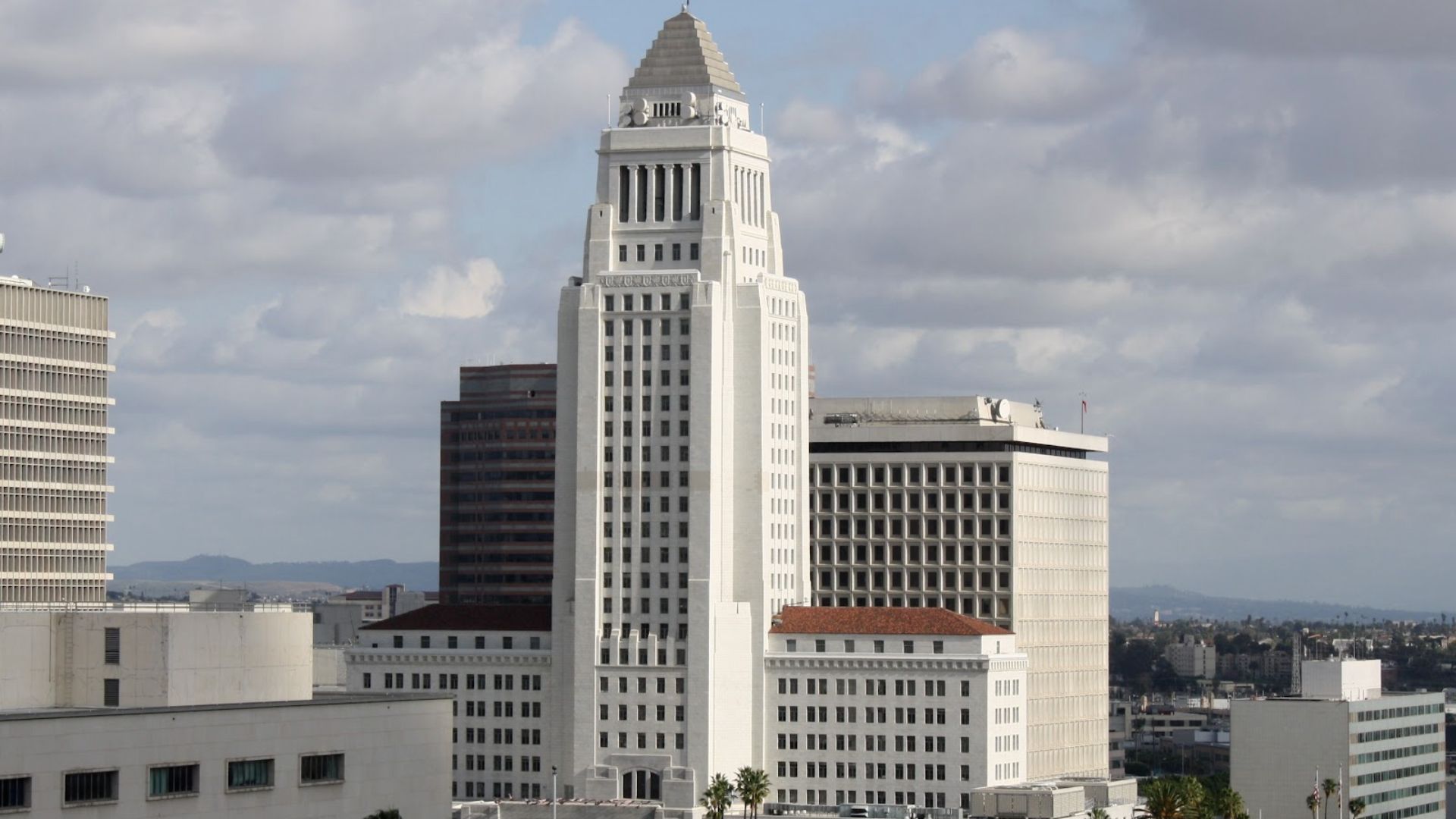 File:Los Angeles City Hall (from the West).jpg