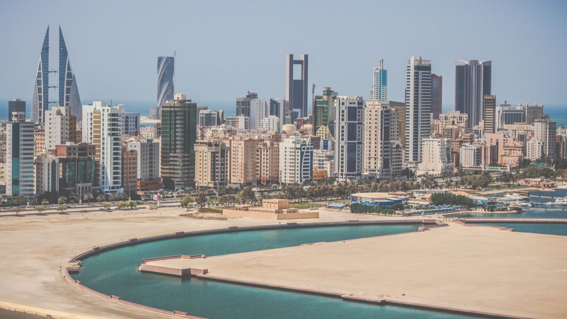 File:Manama, Bahrain Decembre 2014.jpg