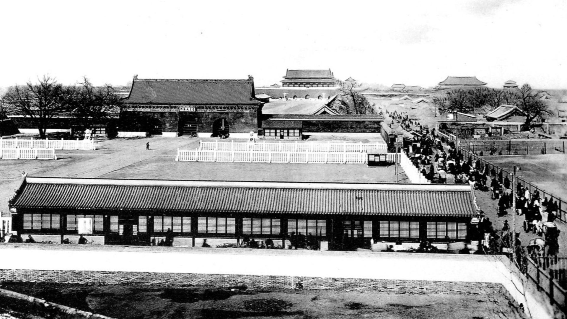 File:Das Ta-ching-mên Südthor der Kaiserstadt.jpg